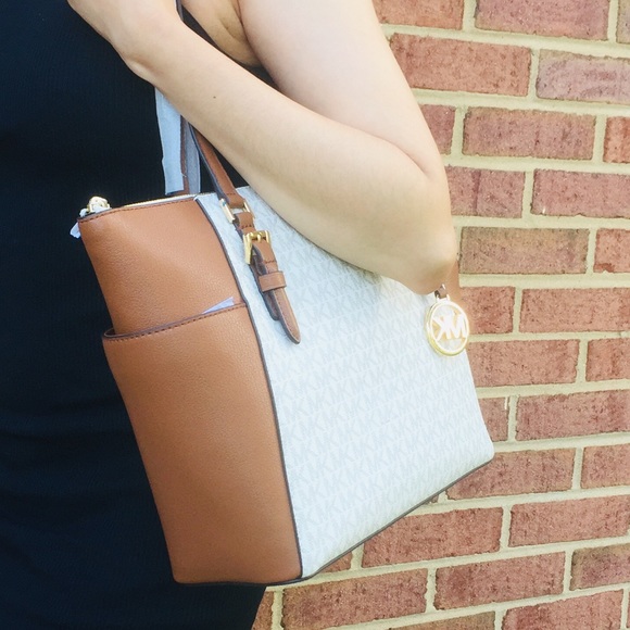 NWT Michael Kors Vanilla large tote with wallet - Picture 3 of 9